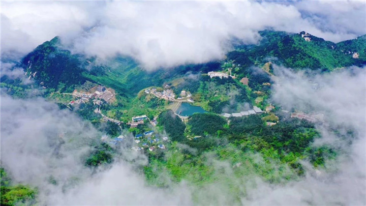 【龟峰山避暑·3天2晚】￥199超值单人避暑=2h即达云端纳凉+山居农家住宿2晚+含2早餐4正餐，夏天不用空调房~