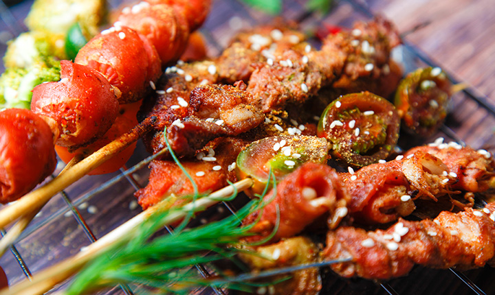 烧烤设备租用(自带食材调料, 4-6人用) 丨场地+烧烤炉1个+用品餐具1套+环保炭3斤+桌椅1套+娱乐（棋牌、吊床、台球、户外KTV等）