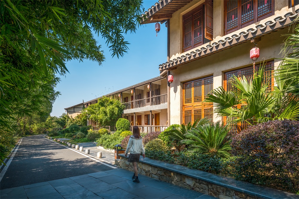 玩水摸鱼 /打卡野村谷景区，住银杏山庄，含早餐、享采茶+制茶，摸鱼、无动力乐园等，嗨翻假期