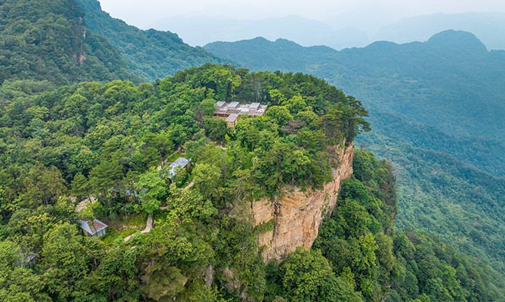 海拔1300米直降10℃的高山避暑~宜昌太平顶栋悬崖木屋，度假高山原始森林秘境，尽享22度夏日清凉！