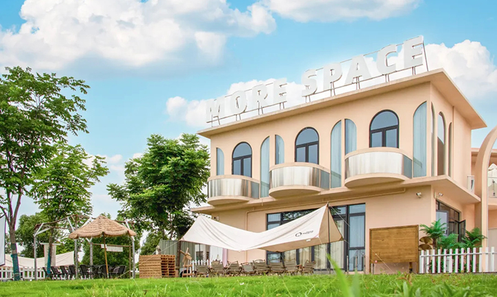 毕业季！川江池畔￥369起清凉一夏，乐享南法风情泳池下午茶【莫尔空间·春深度假民宿】可露营*打卡鲁迅书店*无人驾驶车*三国历史文化公园*儿童游乐