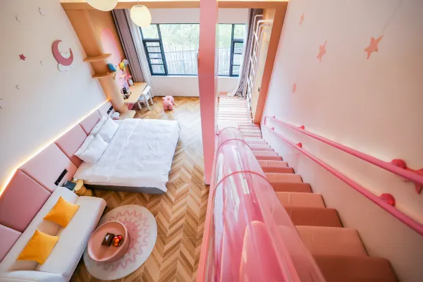 亲子主题滑梯房