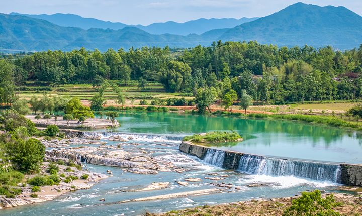 升级返场 仅售一天丨周末不加价¥399享【枧港民宿】豪华套餐，住豪华房（大床/标间），享美味早餐（2大1小），赠双人下午茶，更有果园采摘门票免费送，烧烤炉免费安排！