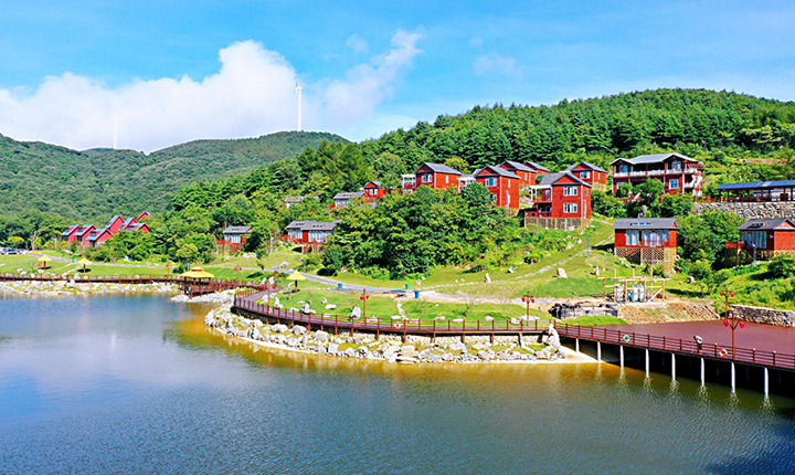高山森林  清凉度假/¥499入住横冲景区内独栋2房复式木屋(B户型），含4人早餐及4人门票，享惬意暑假
