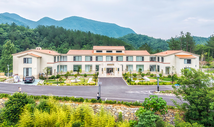 高山避暑 包吃住/单人¥199元享保康紫云居酒店标间/大床+2正1早包吃住套餐，惬意避暑，暑假周末不加价！