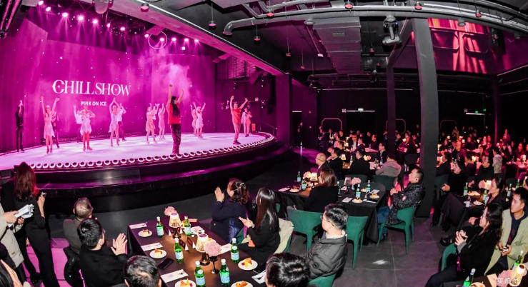 甘露山“冰舞秀”全球首演，住文创城星天外赏俄罗斯粉红军团冰舞秀