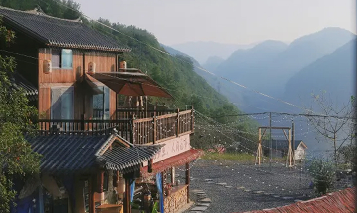 避暑新品 /¥699打卡巴东野三关梦园四合院，住独栋4人间山景复式木屋别墅，享避世品质假期