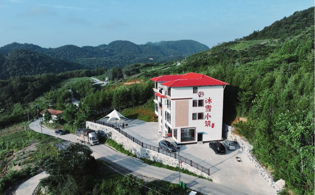 【2025.7.1——2025.8.30】绿葱坡2天1晚吃住全包套餐， ¥199/人=住宿1晚+1早餐2正餐，2人起订，山景民宿，毗邻绿葱坡度假景区