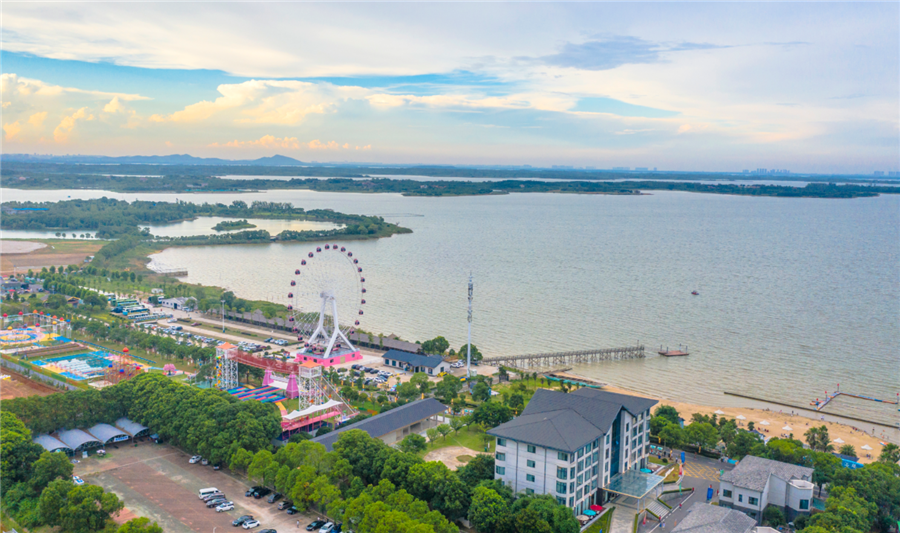 春季大促/¥399住江夏龙湾半岛酒店，享栖湖房游玩套餐，周末不加价，享春日假期！