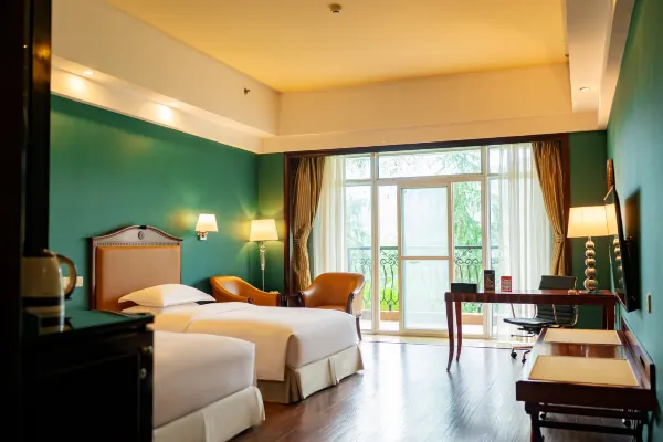 Phoenix清新森氧标间（双早+双人温泉+鱼疗+海盐浴）