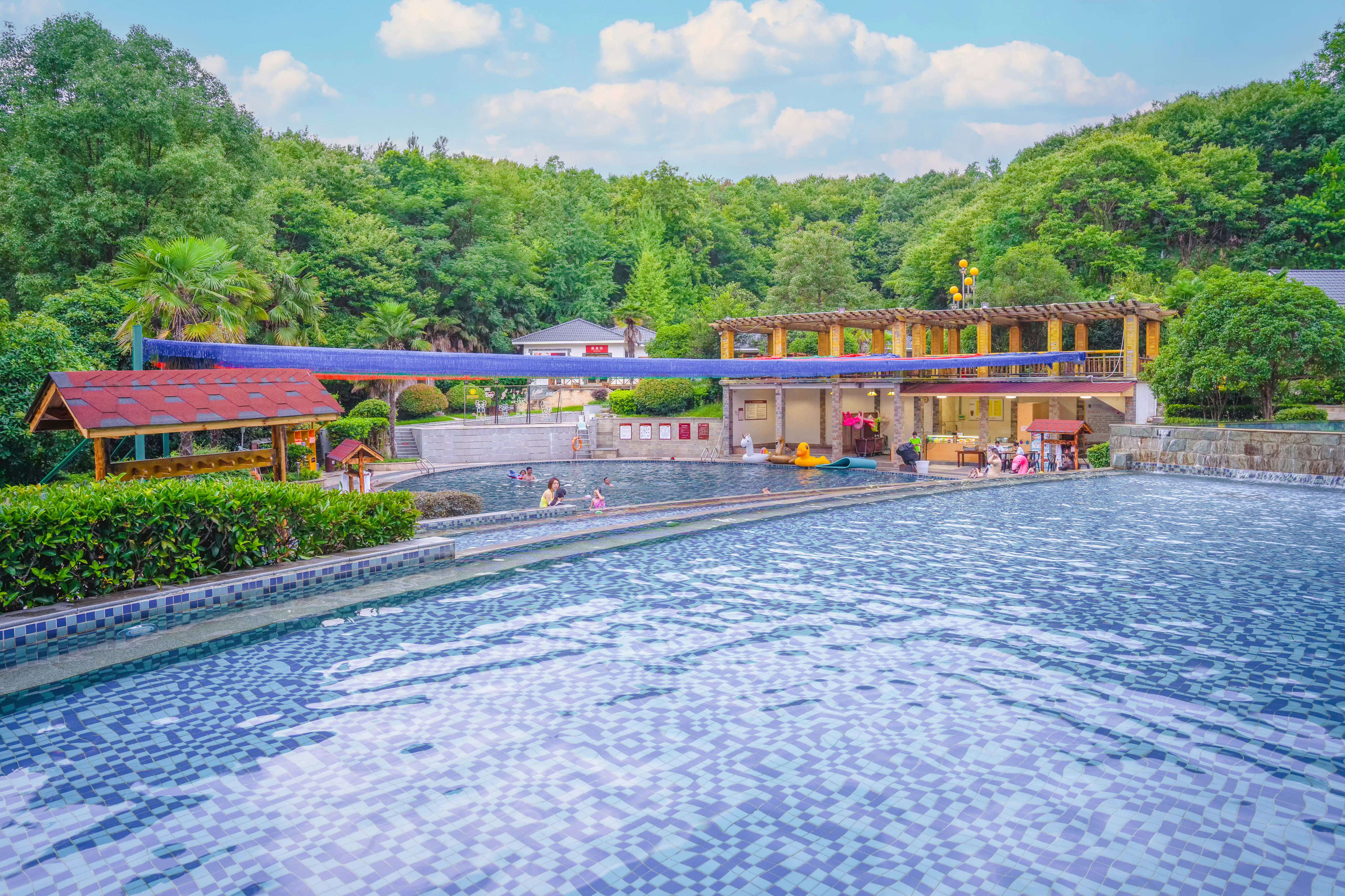 毕昇温泉度假酒店消夏避暑漂流套餐
