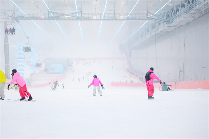 【冬游黄陂·冰雪狂欢之旅】华中顶流雪场+古风不夜城，承包冬日双倍快乐